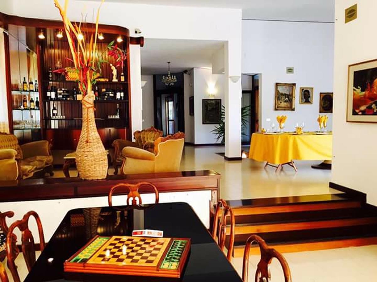 B&B Villa Garden Bisceglie Bagian luar foto